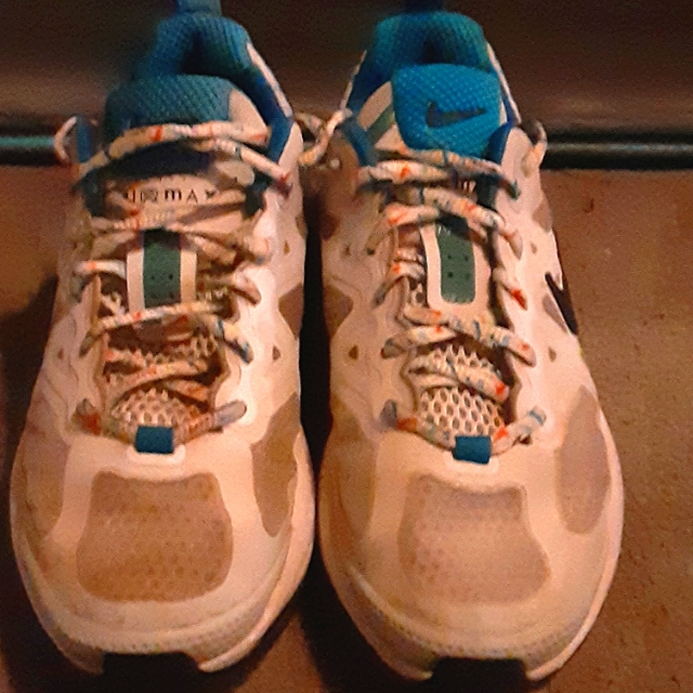 Air max nikes size 5y